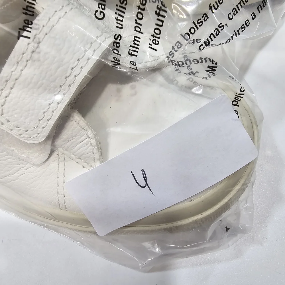 Veja Recife Sneaker in Extra White & Black - Picture 10 of 10